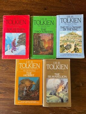 5 TOLKIEN Vintage 80’s Books by J.R.R. JRR Tolkien Lord of the Rings Hobbit